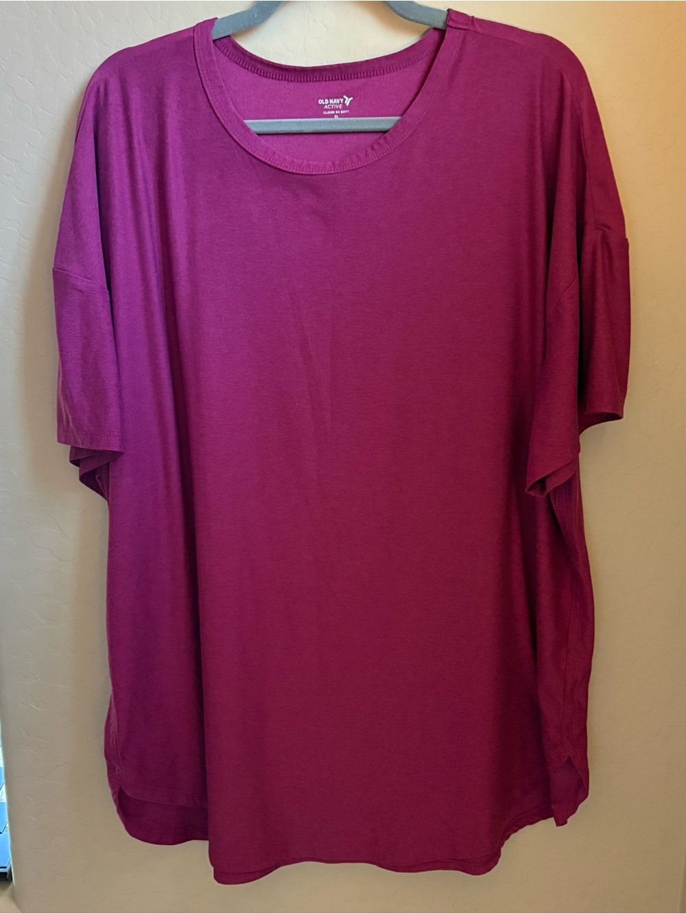 Old Navy Magenta Short-Sleeve Crew Neck Active Tee